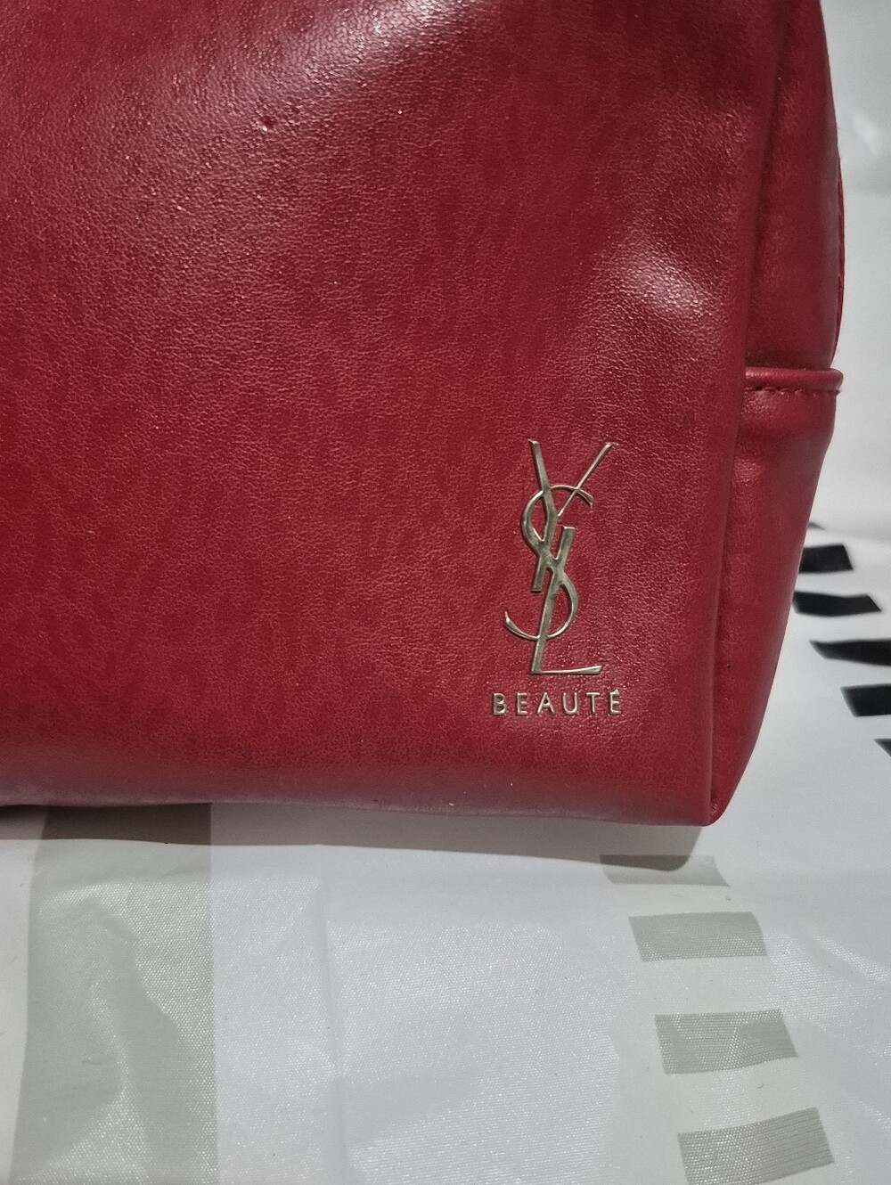 Yves Saint Laurent  Chain Crossbody Beauty Bag - Picture 4 of 9